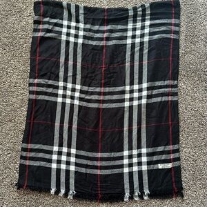 Burberry Plaid Black and Red Scarf, 100% cashmere
